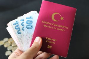 الفرق بين الإقامة العقارية والجنسية